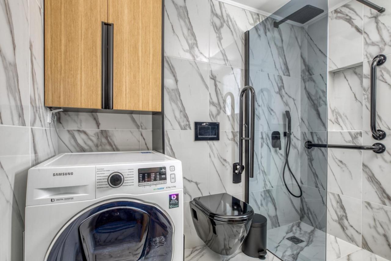 Spacious Flat With Courtyard And Private Parking! 雅典 外观 照片