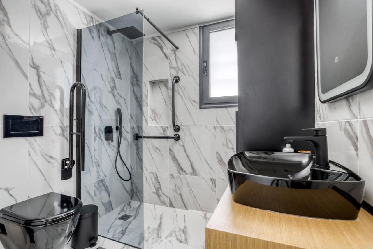 Spacious Flat With Courtyard And Private Parking! 雅典 外观 照片