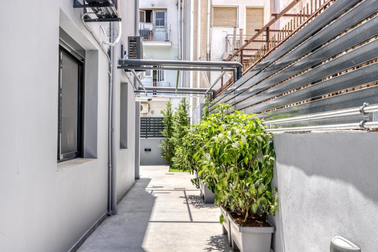 Spacious Flat With Courtyard And Private Parking! 雅典 外观 照片